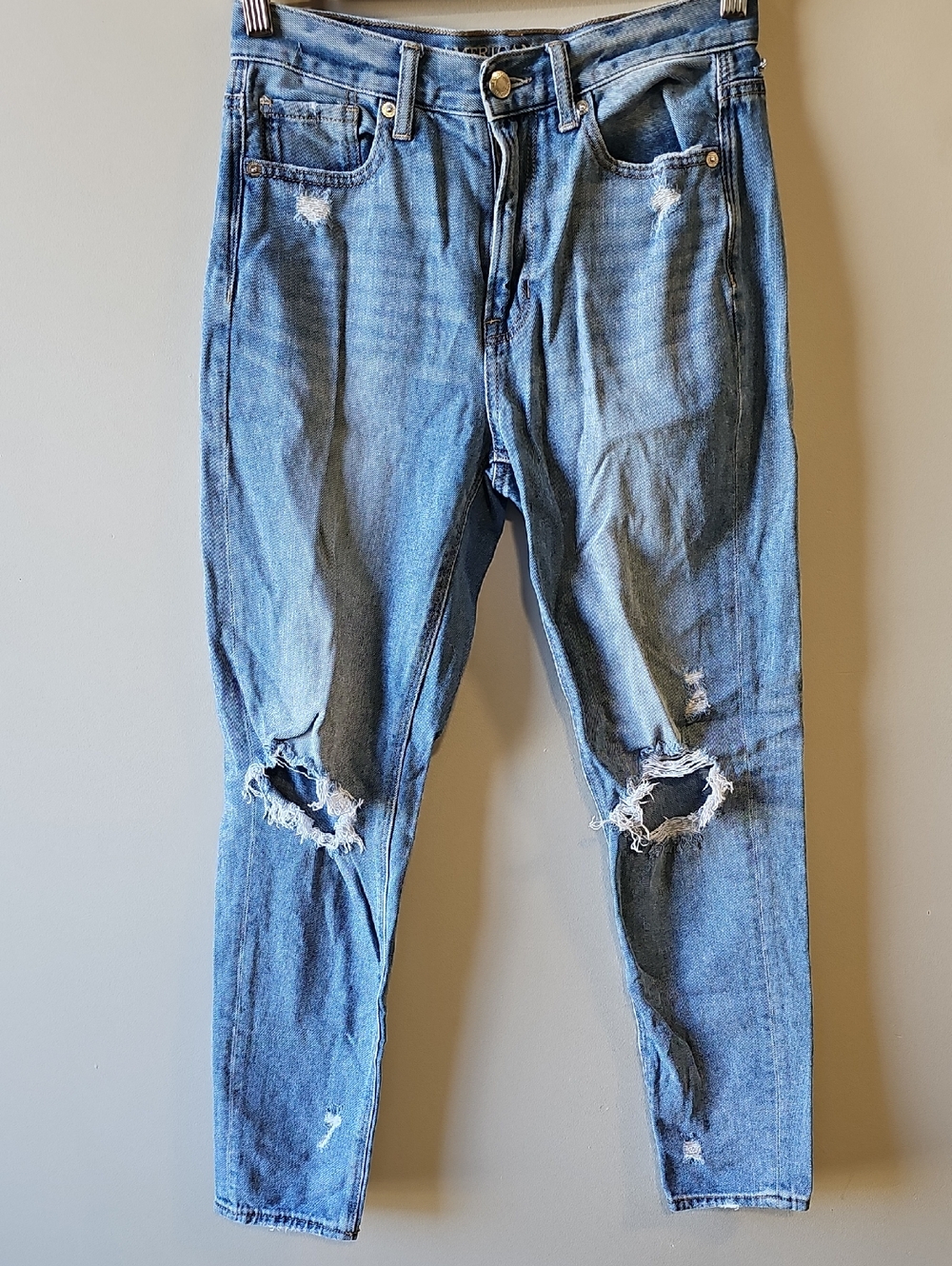 American Eagle Outfitters Size 2 Distressed Style Mom Jean